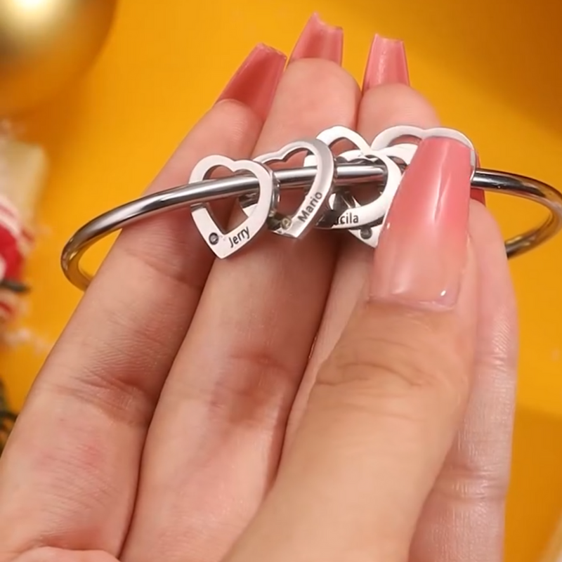 Pulseira Coração de Mãe Personalizável com nomes + Caixa com 6 Rosas eternas aromáticas