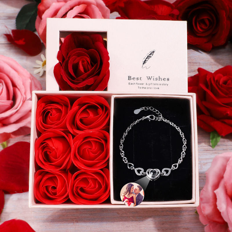 Pulseira Corações eternizados com foto projetada Personalizável + Caixa com 6 Rosas eternas aromáticas