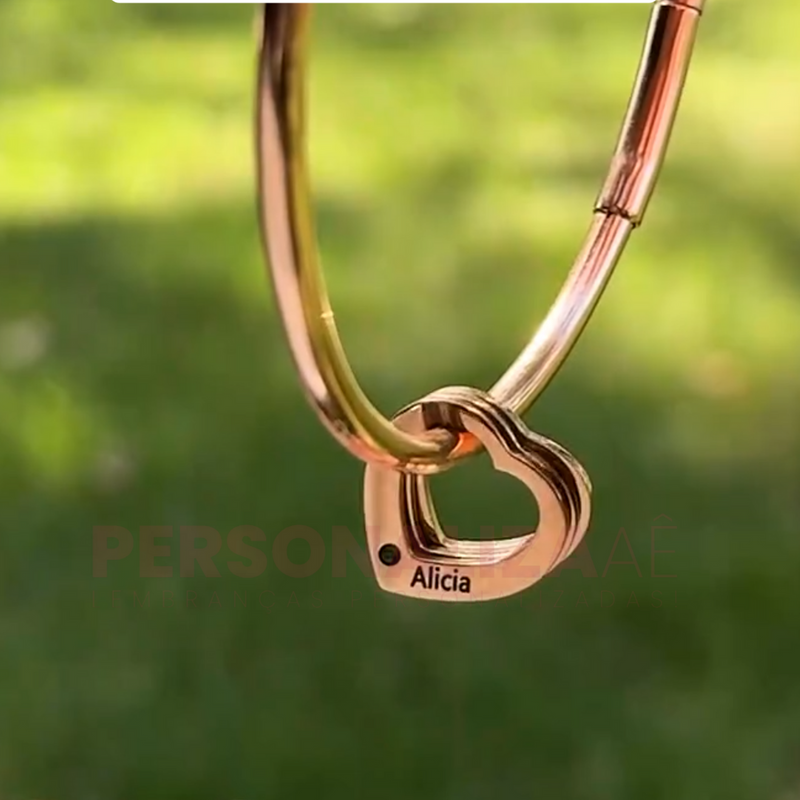 Pulseira Coração de Mãe Personalizável com nomes + Caixa com 6 Rosas eternas aromáticas