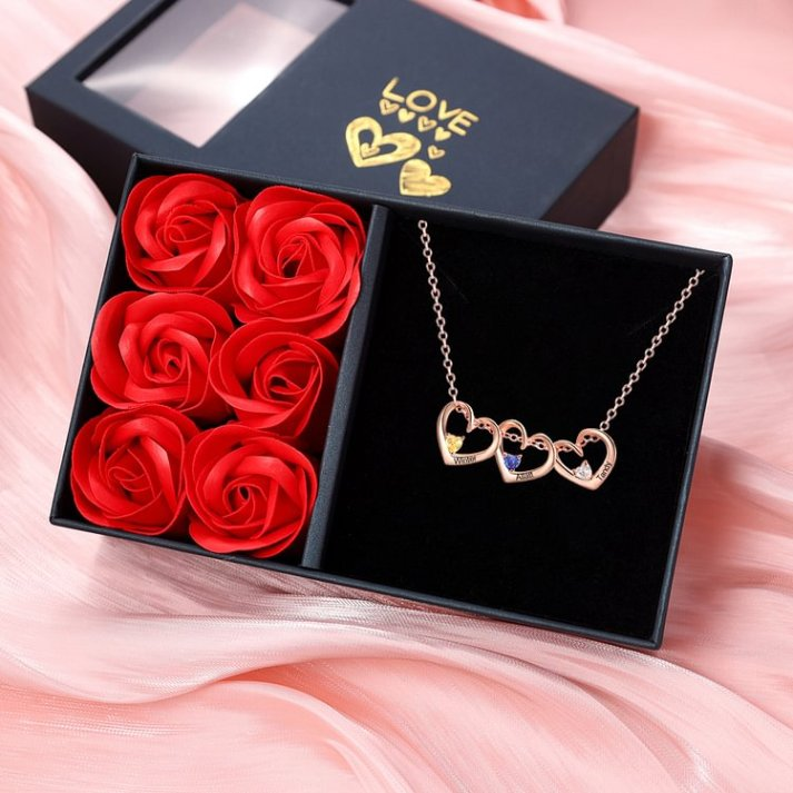 Colar Coração de mãe Personalizável com nomes + Caixa com 6 Rosas eternas aromáticas