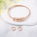 Pulseira Coração de Mãe Personalizável com nomes + Caixa com 6 Rosas eternas aromáticas