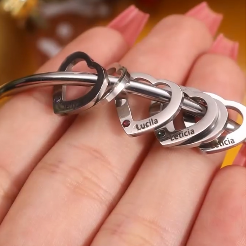 Pulseira Coração de Mãe Personalizável com nomes + Caixa com 6 Rosas eternas aromáticas
