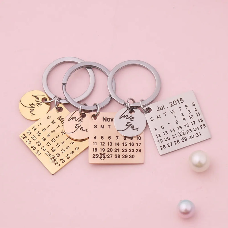 Chaveiro Calendário DATA/MÊS/ANO + ESCRITA (até 10 letras) - Surpreenda seu amor com essa lembrança - PROMOÇÃO ESPECIAL DE NATAL 50% OFF + Frete Grátis