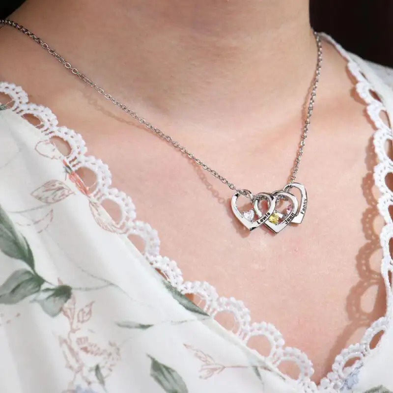 Colar Coração de mãe Personalizável com nomes + Caixa com 6 Rosas eternas aromáticas