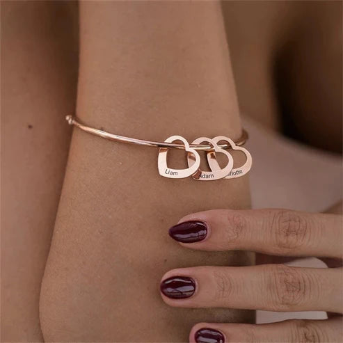 Pulseira Coração de Mãe Personalizável com nomes | Oferta Especial 50% OFF + Frete Grátis Somente Hoje!