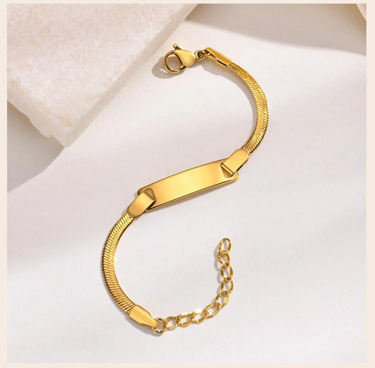 Pulseira infantil personalizada com nome ou data de nascimento - Em aço inoxidável  - Antialérgica.