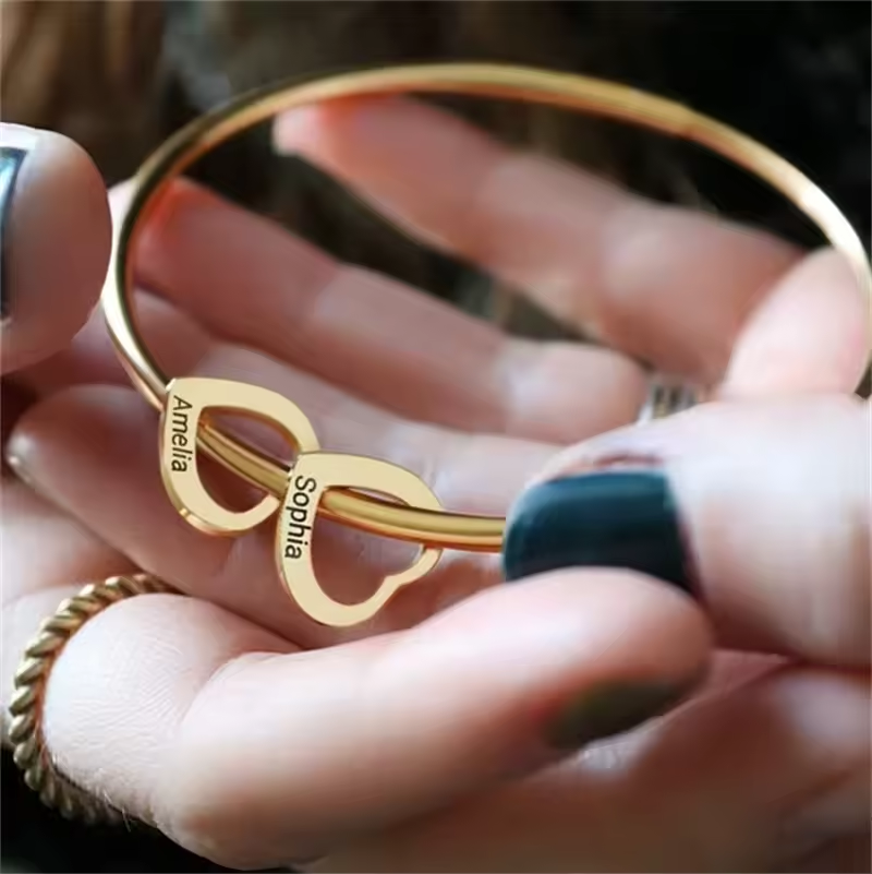 Pulseira Coração de Mãe Personalizável com nomes | Oferta Especial 50% OFF + Frete Grátis Somente Hoje!