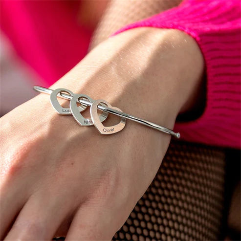 Pulseira Coração de Mãe Personalizável com nomes | Oferta Especial 50% OFF + Frete Grátis Somente Hoje!