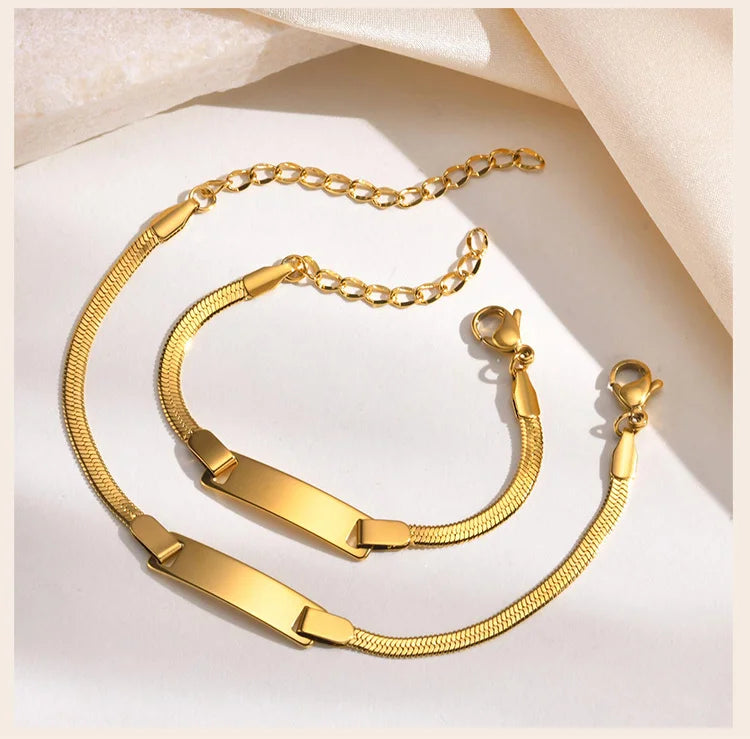 Pulseira infantil personalizada com nome ou data de nascimento - Em aço inoxidável  - Antialérgica.