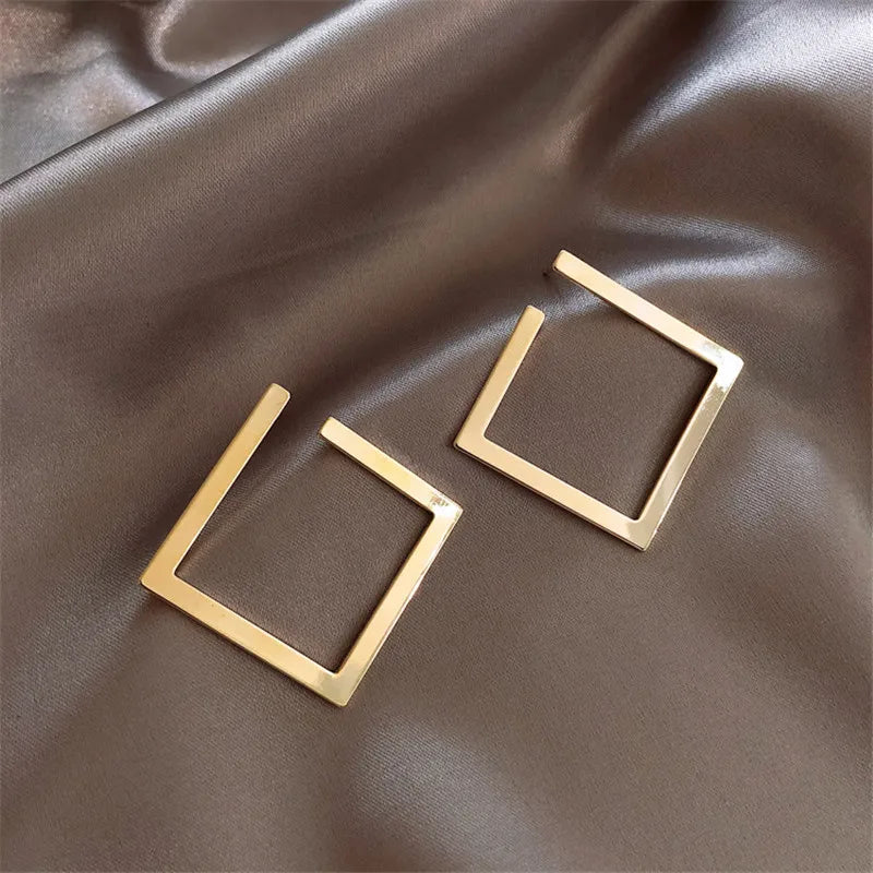 Brinco de Luxo minimalista para festas e eventos