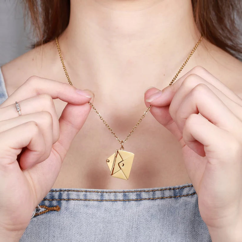 Colar Cartas do amor personalizável - Grave a frase que desejar no pingente - Em aço inoxidável - PROMOÇÃO ESPECIAL DE NATAL 50% OFF + Frete Grátis!