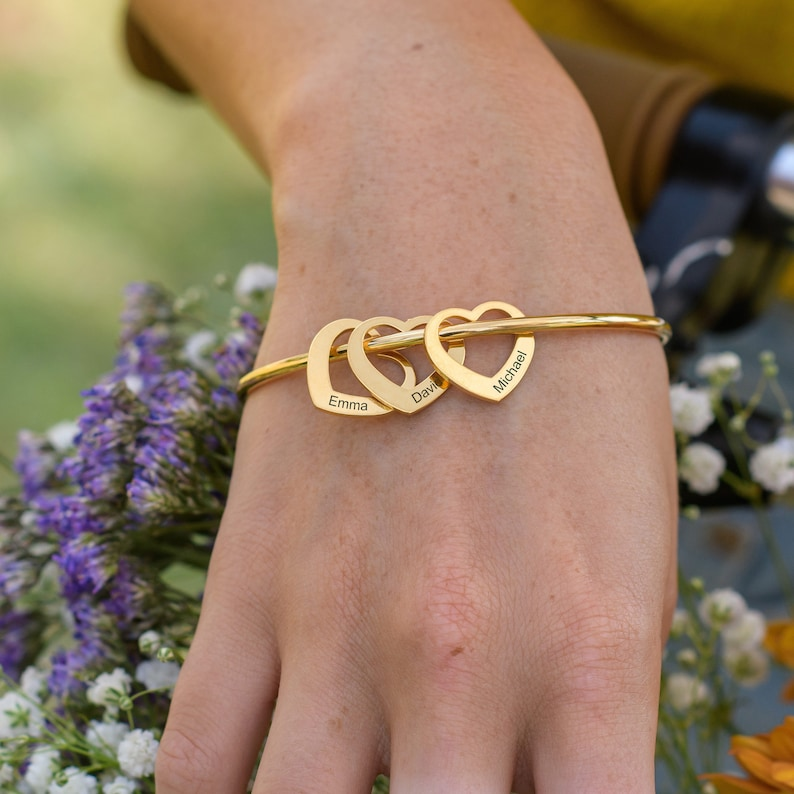 Pulseira Coração de Mãe Personalizável com nomes | Oferta Especial 50% OFF + Frete Grátis Somente Hoje!