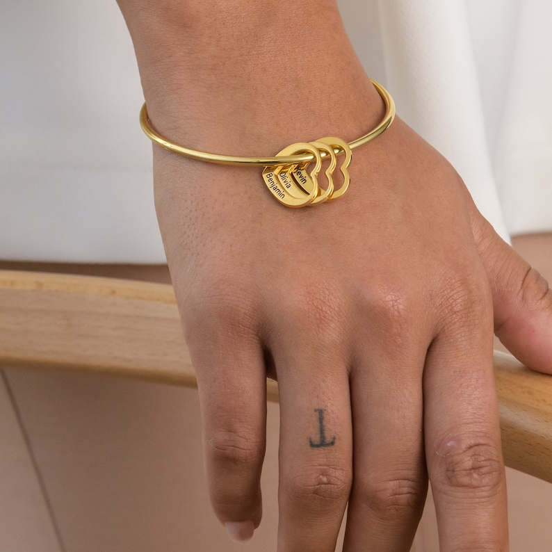 Pulseira Coração de Mãe Personalizável com nomes | Oferta Especial 50% OFF + Frete Grátis Somente Hoje!