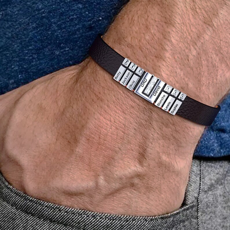 Pulseira personalizável masculina em couro com pingentes brilhantes - Grave o nome da sua família