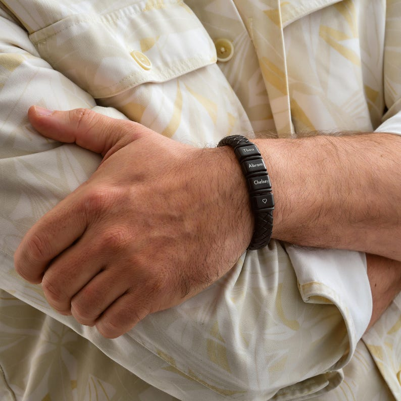 Pulseira Masculina Personalizável com nomes | Oferta Especial 50% OFF + Frete Grátis Somente Hoje!